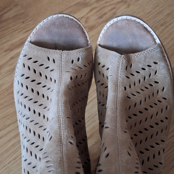 Toms Open Toe Perforated Tan Booties 7.5 - Picture 7 of 11